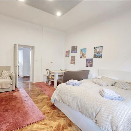 Nick & Klaras Central Apartments ลูบลิยานา ภายนอก รูปภาพ