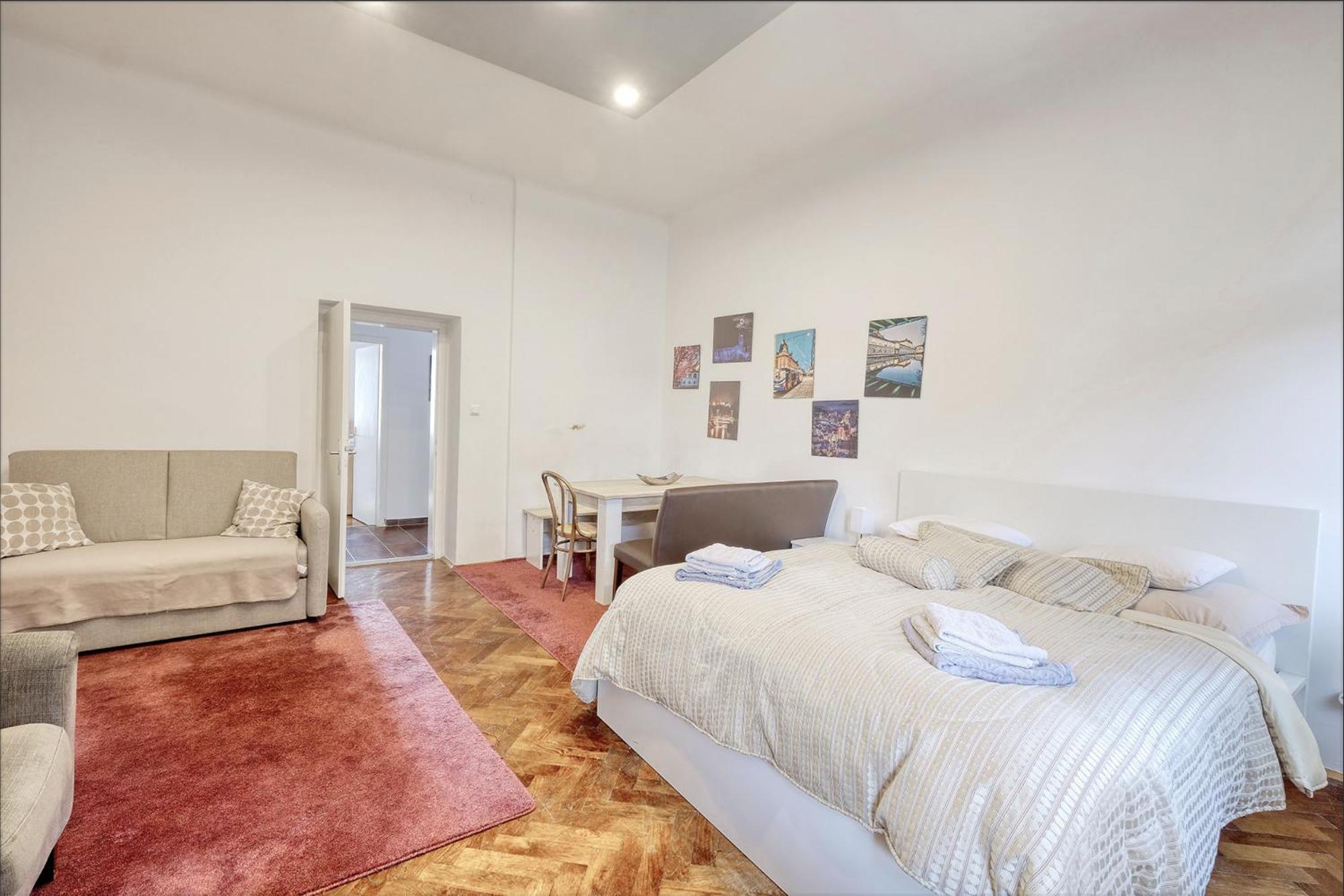 Nick & Klaras Central Apartments ลูบลิยานา ภายนอก รูปภาพ